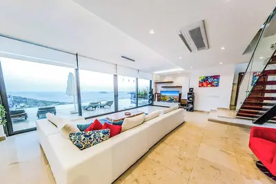 Image de Villa Au Soleil - Cinq Chambres Villa, Couchages 10