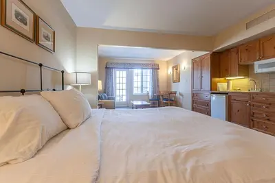 Image de Studio with King Bed, Heated pool