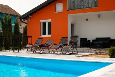 Image de Kuca za odmor Lukavica - House with Swimming Pool