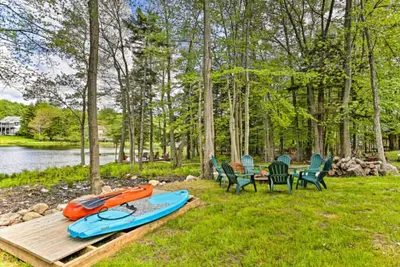 Image de New! Lakefront Gem w/Hot Tub, Game Room & Firepit