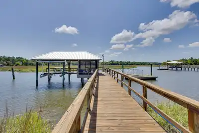 Image de Fish, Boat & Unwind: 'Creekside Oasis' in Darien!