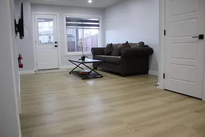 Image de Cozy Walkout Basement suite