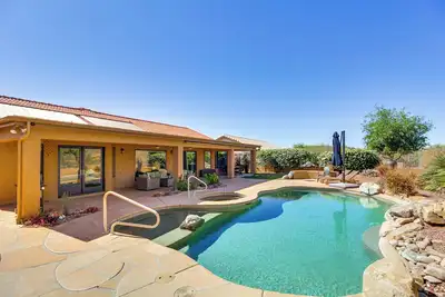 Image de Newly Renovated Home w/ Pool Access in Tucson!