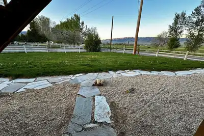 Image de Cabin 10 Deluxe Lrg 2 Story at the Almo Inn near City of Rocks/Castle Rock Idaho