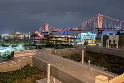 Image de 1 Mi to Old Town: Philadelphia Townhome w/ Patio!