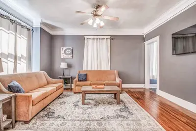 Image de Blue Hideaway - Mins to Downtown