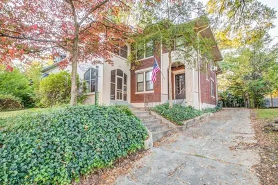 Image de Mins to Downtown, Museum & Parks - Blue Hideaway