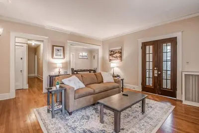 Image de Beautiful Brick Patio, Top Unit- Bluemoon Bungalow