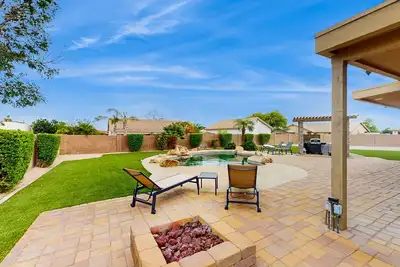 Image de Peoria Paradise: Poolside Vibes & Family Good Times. Spacious Backyard with Pool