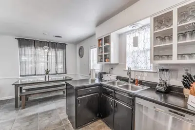 Image de Near Dining, Shopping, Parks! Tranquil Fox Trails