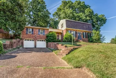 Image de Near the Airport and Graceland! Holmesdale Hideout