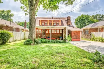 Image de Near Shopping & Dining- Magic in Midtown- Unit A