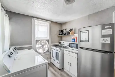 Image de Near Shopping & Dining- Magic in Midtown- 2 Units