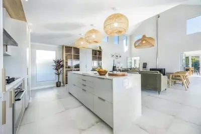 Thalassophile Beach House [6-sleeper]