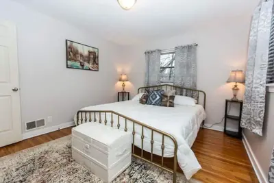 Image de Trendy Home w/ Private Backyard - Bham Brickstone