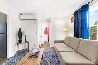 Image de Uptown Apartment, Near Parks! The Bricks Unit 1