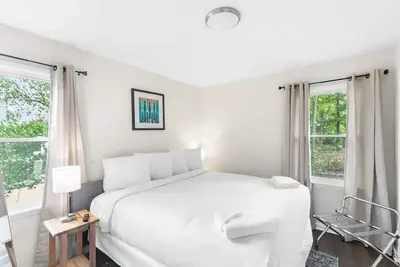 Image de Uptown Apartment, Near Parks! The Bricks Unit 5