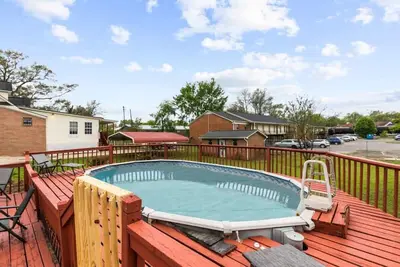 Image de Private Pool & Huge Covered Patio! Renovated Home!