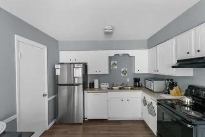 Image de 5 Mins from Uptown & Near Airport- Norwood Nest