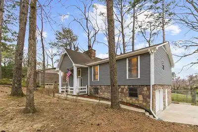 Image de Mins to Airport-Pool- Lake View-Newly Renovated!