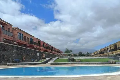 Image de Yellow mountain in paradise