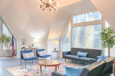 Image de Eccentric Geodesic Dome-Home Near Downtown Hville