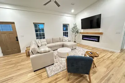 Image de Brand New 3 Bedroom Modern Barndominium at Lake Cumberland. 5 mi to boat launch!