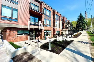 Image de Awesome 2-bedroom apartment in Cleveland with Ac, WiFi, fitness room