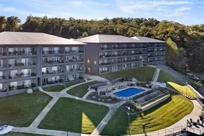 EscapeToSmithLake, EscapeToSmithLake: a tranquil retreat at Duncan Bridge Resort