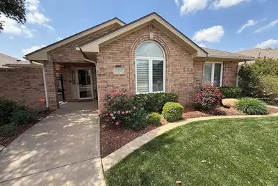 Image de Charming 3-bedroom 2 bathroom lodge with Ac, WiFi in delightful Lubbock.