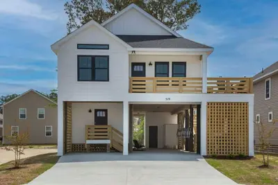 Image de Pure Shores - Private Hot Tub - Near Bay + Beach!