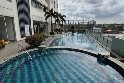 Image de Modern spacious studio with pool & stunning city view in Quezon City