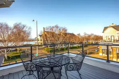 Image de Riverfront Townhome