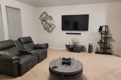 Image de Modern 3-bedroom House with WiFi, Ac. Weekday specials! Book your stay now!