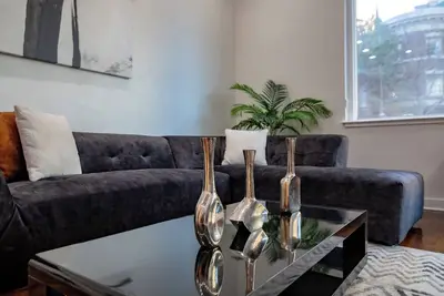 Image de Beautiful Magnificent Mile \/ Rush Street 3br for 8