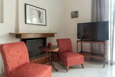 Image de Sunny Escape:Stylish and Roomy Apt in Beach Haven!