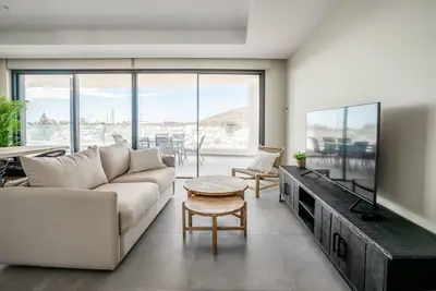 Image de The View 52, golf and sea