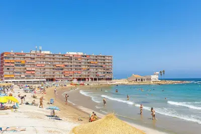 Image de Beachfront studio with balcony - modern & close to the center in Torrevieja