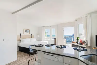 Image de 2 Studios at Cayucan Bungalows by AvantStay | Ocean Views + Walk to the Pier