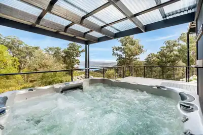 Image de Secluded Huon Valley Lodge with Hot Tub & Cottage