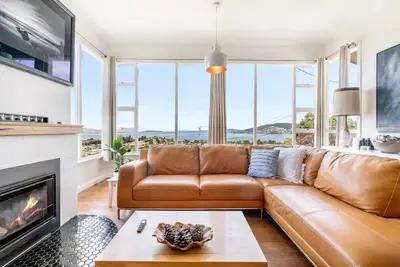 Image de Stunning Home w/ River Views