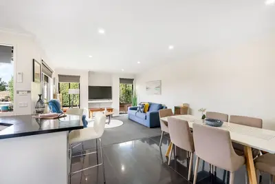 Image de Modern & Spacious Howrah Home