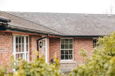 Image de Cottage à Netley Hall avec Jardins