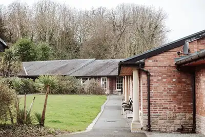 Image de Cottage à Netley Hall avec sentiers