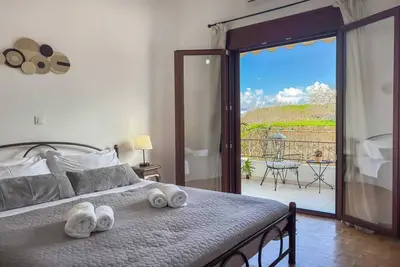 Image de Lion’s Yard – Studio in Central Chania