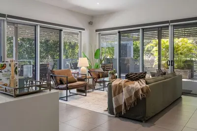 Image de Stylish 4br Home w/ Bbq & Media Room in Mt Ommaney