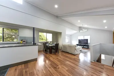 Image de Spacious 5br Retreat w/Balcony Near Hotspots