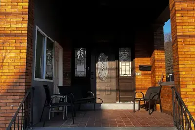 Image de 3-bedroom duplex minutes to downtown