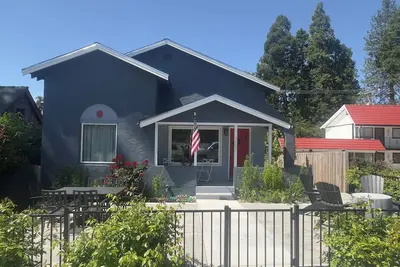 Image de Bungalow on the Boulevard in Mt. Shasta