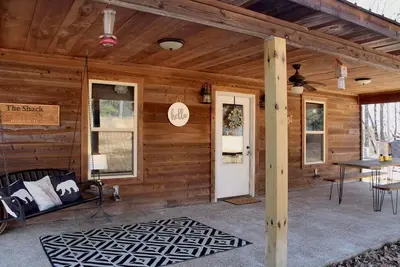Image de Charming cabin with outdoor soaking tub